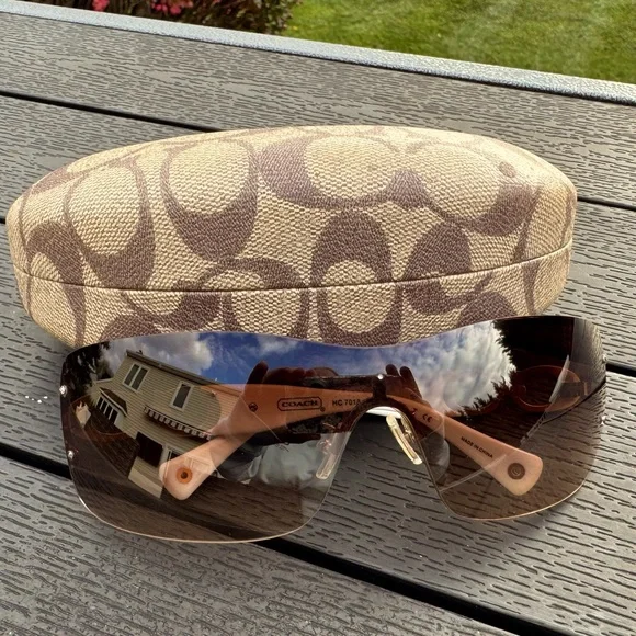 EUC Coach Sunglasses HC 7018 Noelle - Picture 7 of 8